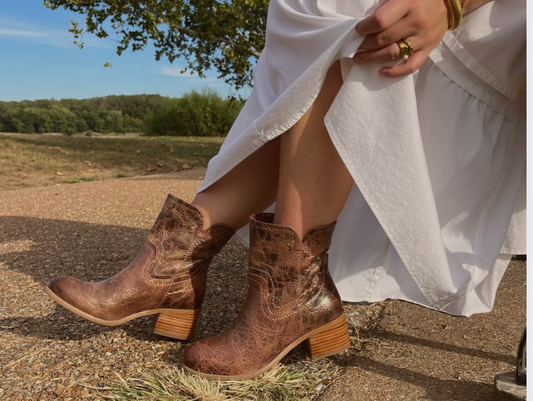 Boots to Wear with Dresses: Your Complete Western Style Guide