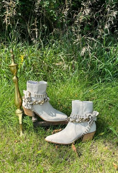 237e8171-8025-435d-988d-464c174e8b09